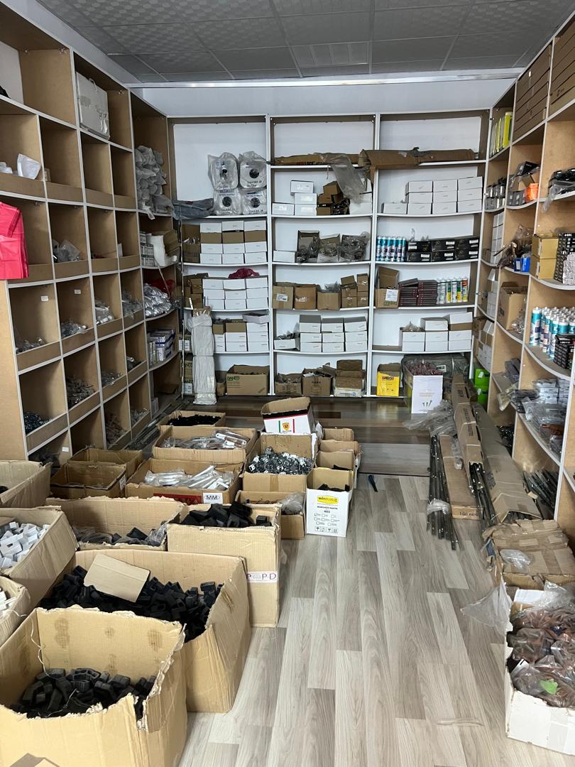 مخزن الإكسسوارات والقطع الصغيرة